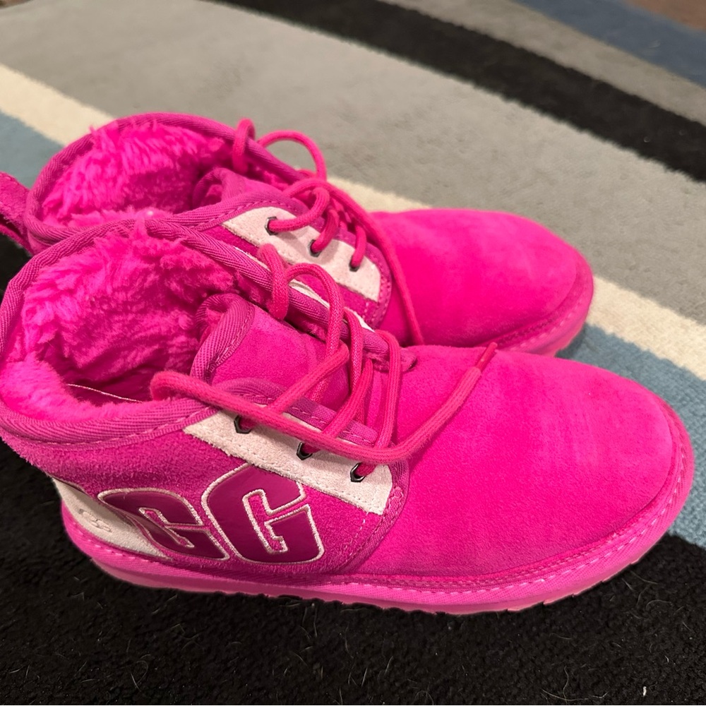 UGG Neumel boots 5US